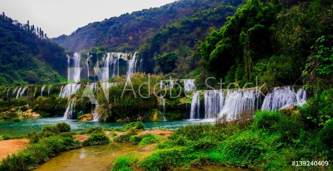 Bild på The Jiulong nine dragon waterfall yunnan china
